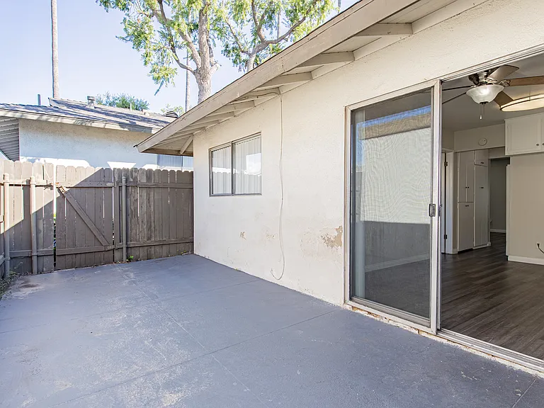 133 W Foothill Blvd #1 — Photo 24