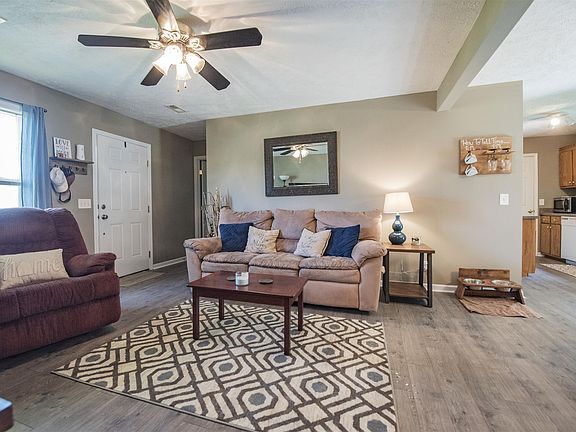 2nd image of 102 Stonefield Cir
