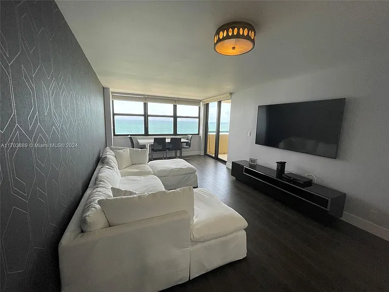 2555 Collins Ave #1409 — Photo 11