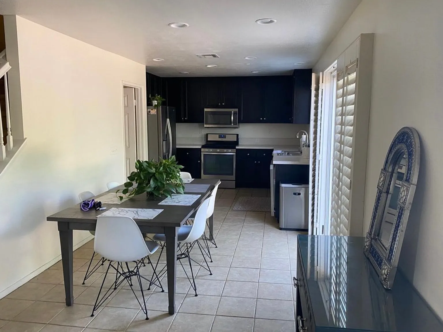 4 bed, 2.5 bath, 2211 sqft, $4,250 — Photo 4