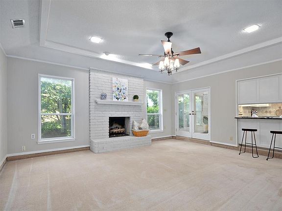 3rd image of 2205 Oakwood Ln