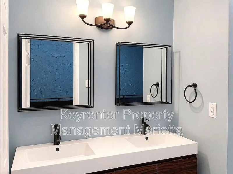 3 bed, 2.5 bath, 1632 sqft, $3,295 — Photo 3