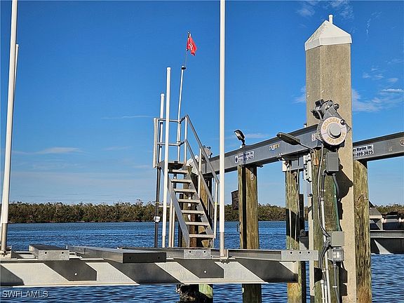 4th image of 4199 Bay Beach Ln #8