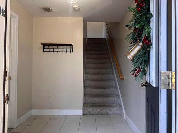 3rd image of 20 Portsmouth Ave #D