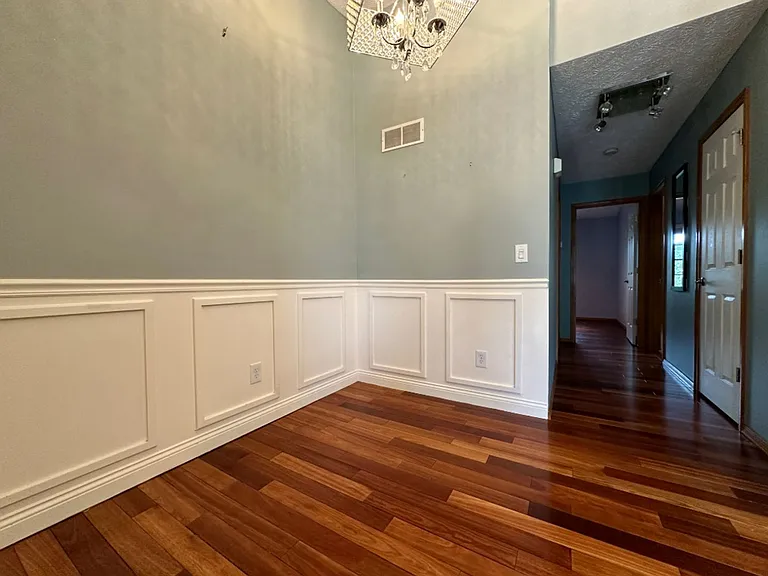 401 Park Creek Ct — Photo 5