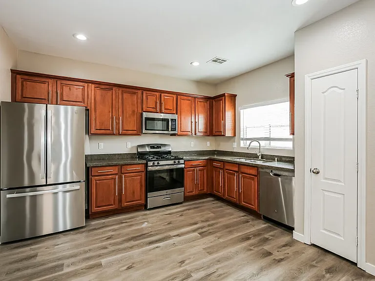 1081 Crescent Falls St — Photo 8