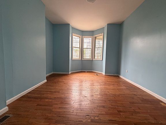 5th image of 192-194 Littleton Ave #1A