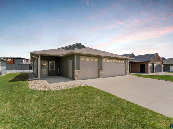 126 Devitt Dr, Harrisburg, SD 57032