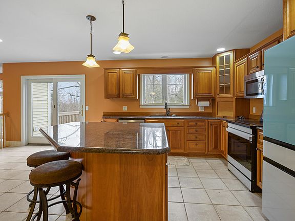 5th image of 27 Town Farm Road