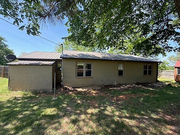 2nd image of 707 S Parrott Dr