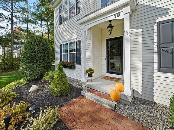 5th image of 19 Danford Ct