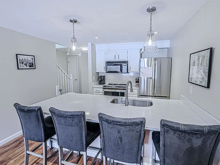 35 Montrose Dr — Photo 7