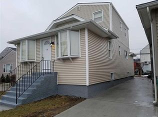 8 Parma Rd, Island Park, NY 11558