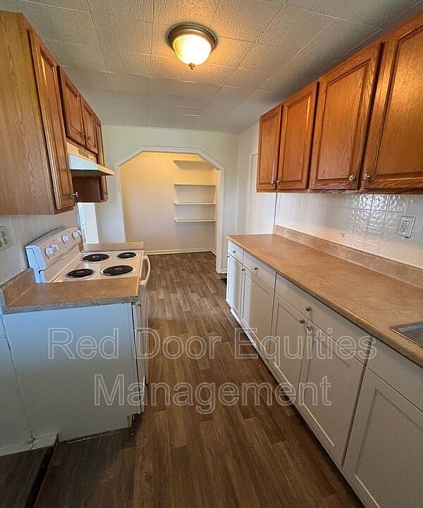 1st image of 403 1/2 W Wheeling St