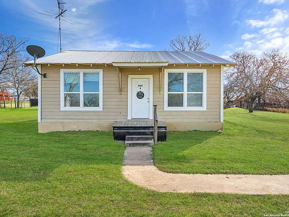 3rd image of 21110 STATE HIGHWAY 16, Unit 4