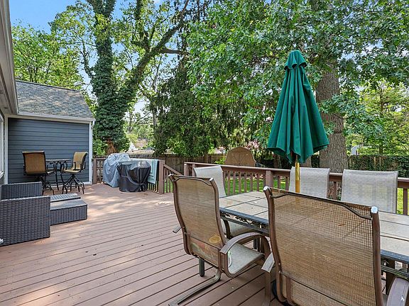 5th image of 2469 Hadden St