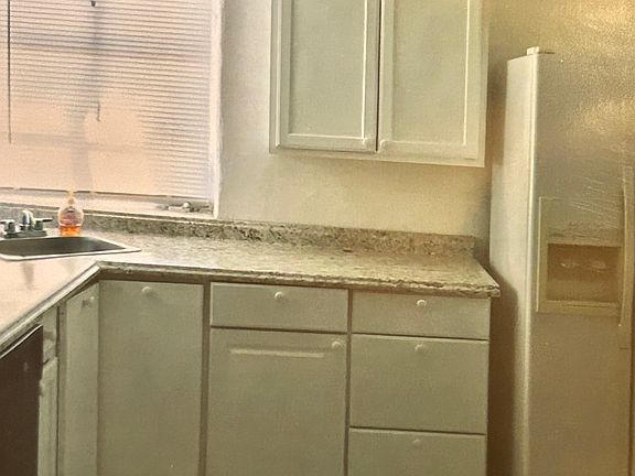 2nd image of 403 1/2 Aspen Ave NE