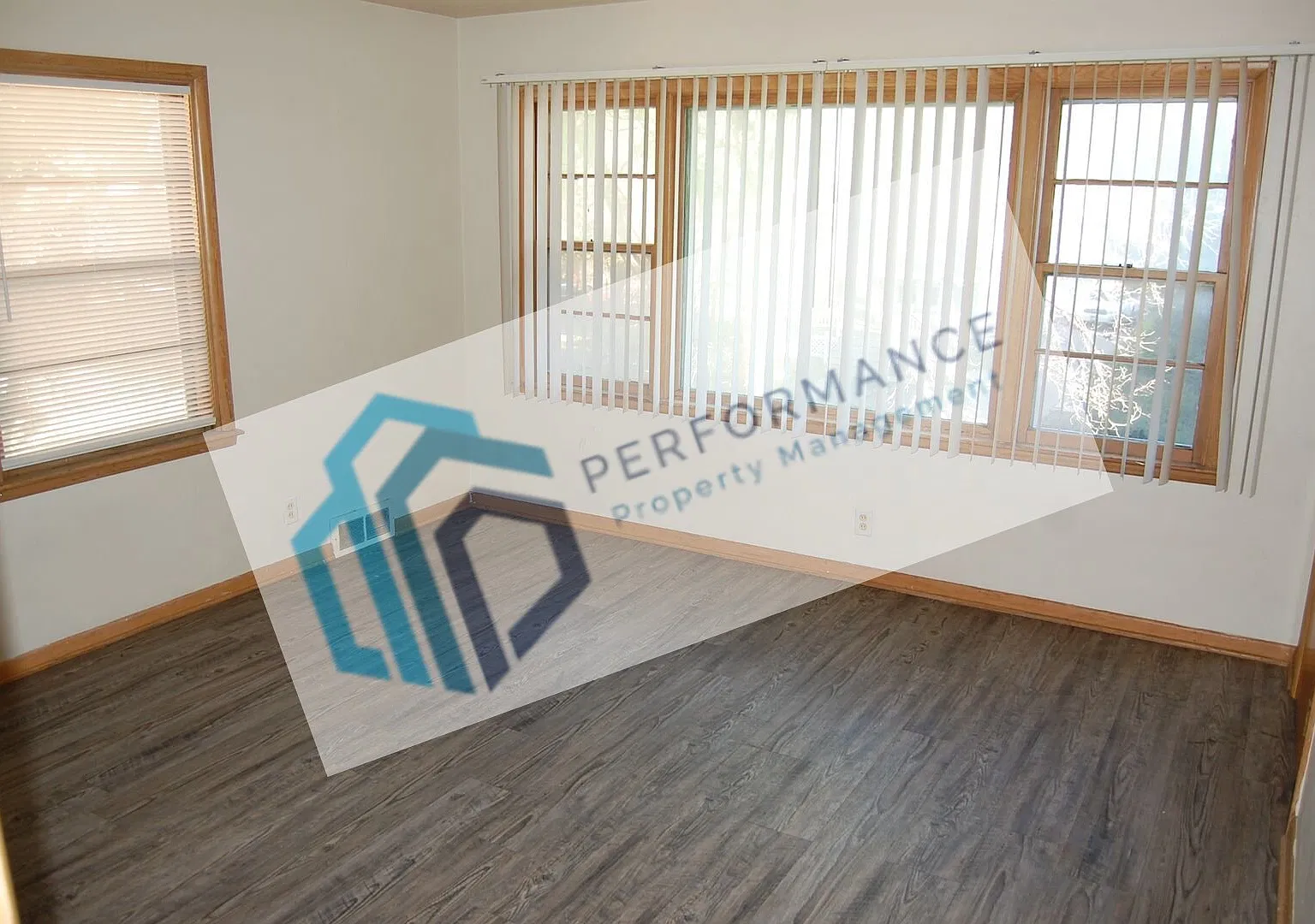 Clean & comfortable 2nd floor apartment! — Photo 2