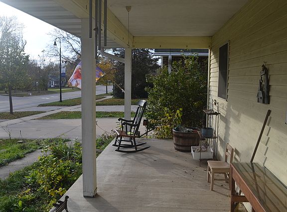 3rd image of 107 W Mississippi St