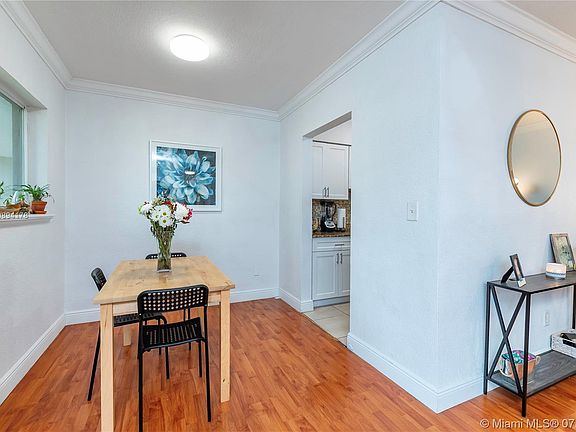 5th image of 21 Edgewater Dr APT 207