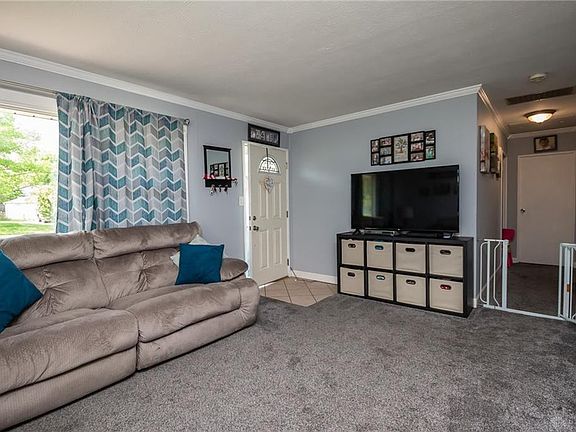 4th image of 2749 Danz Ave