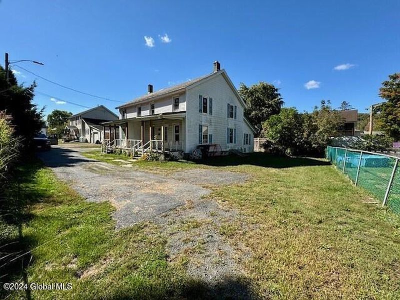 2nd image of 18 1/2 Mettowee Street