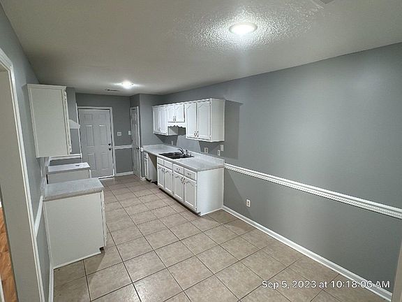 5th image of 6913 Century Oaks Dr