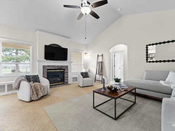 716 Kodiak Dr, Meridian, ID 83642