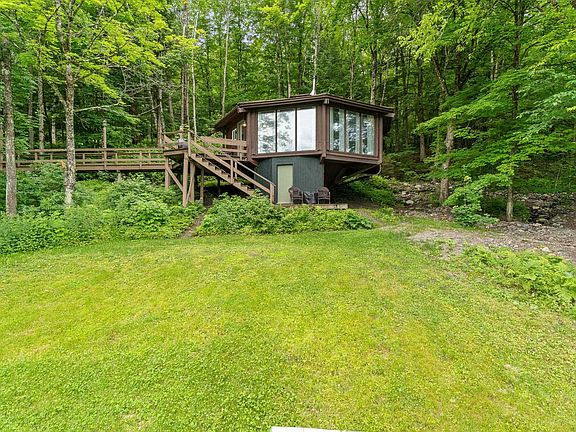 5th image of 128 Tucker Hill Road