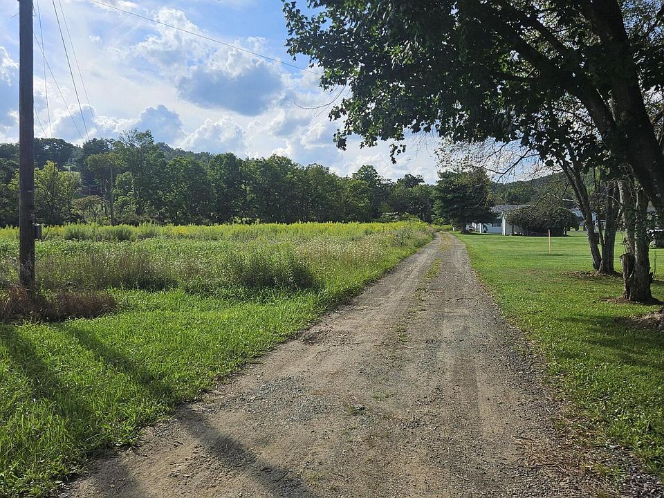 2nd image of Distillery Hill Rd