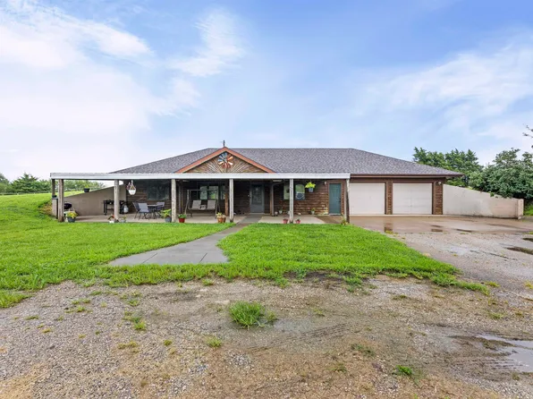 11200 S Topeka Ave, Carbondale, KS 66414