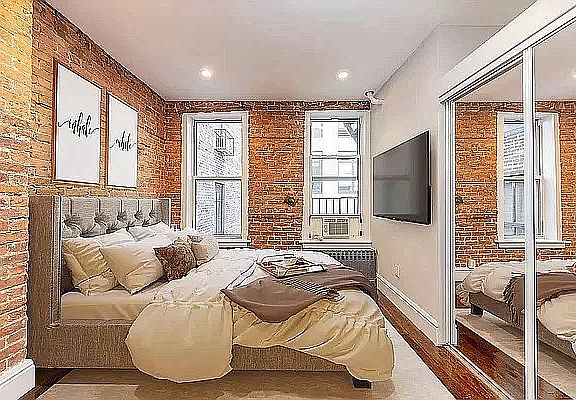 5th image of 208 W 20th St #3C
