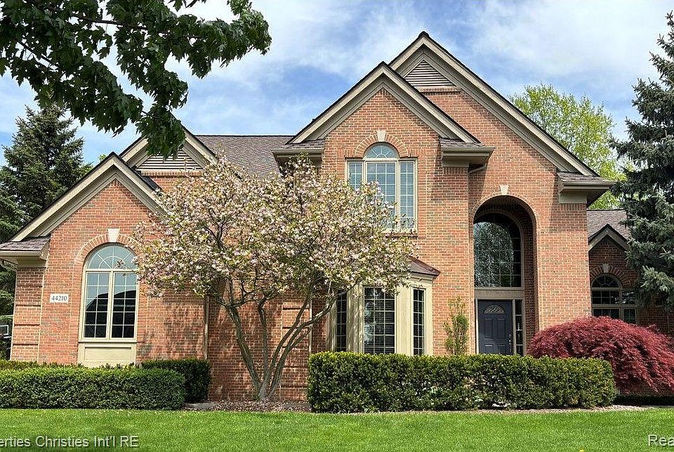 1st image of 44210 Greenview Ln