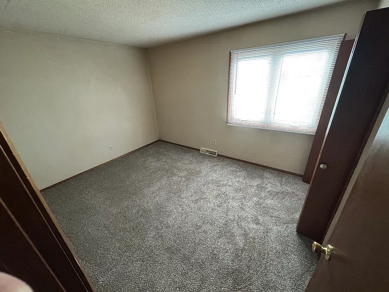213 7th St NE #3 — Photo 11
