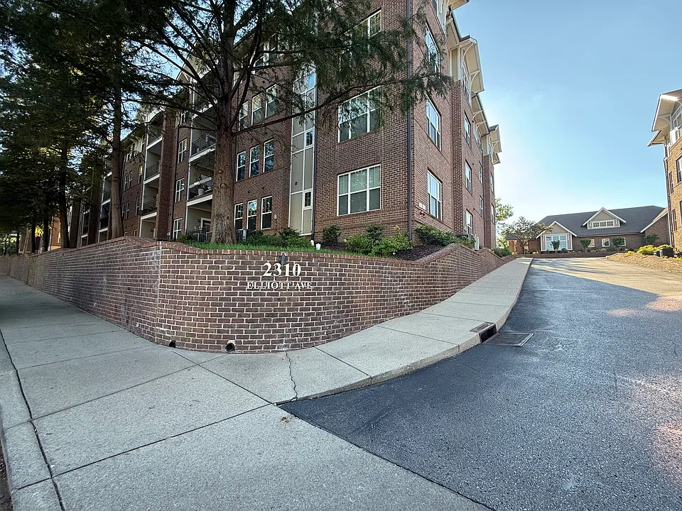 2310 Elliott Ave #421