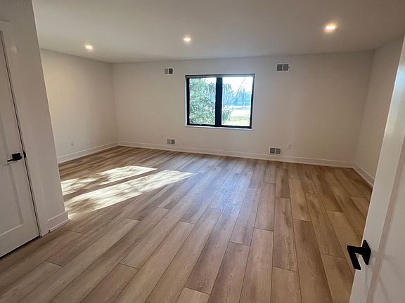 Large bonus room at entry level.