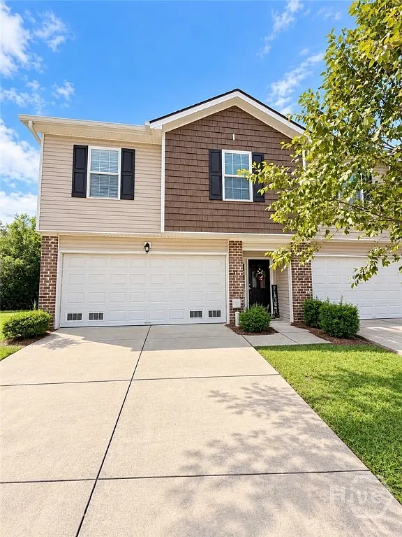 3 bed, 2.0 bath, 1940 sqft, $2,100 — Photo 1