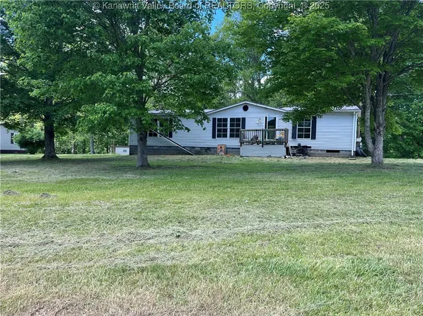 534 Maplewood Heights Dr, Ripley, WV 25271