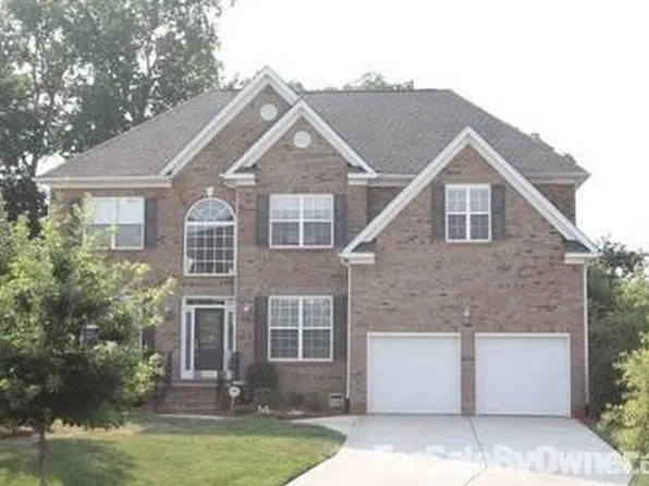 10054 Falmouth Ln, Charlotte, NC 28269