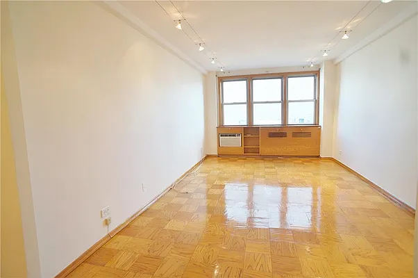 Sold by R New York | media 5