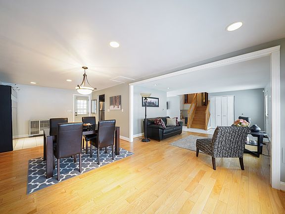 3rd image of 807 Cornell Ln