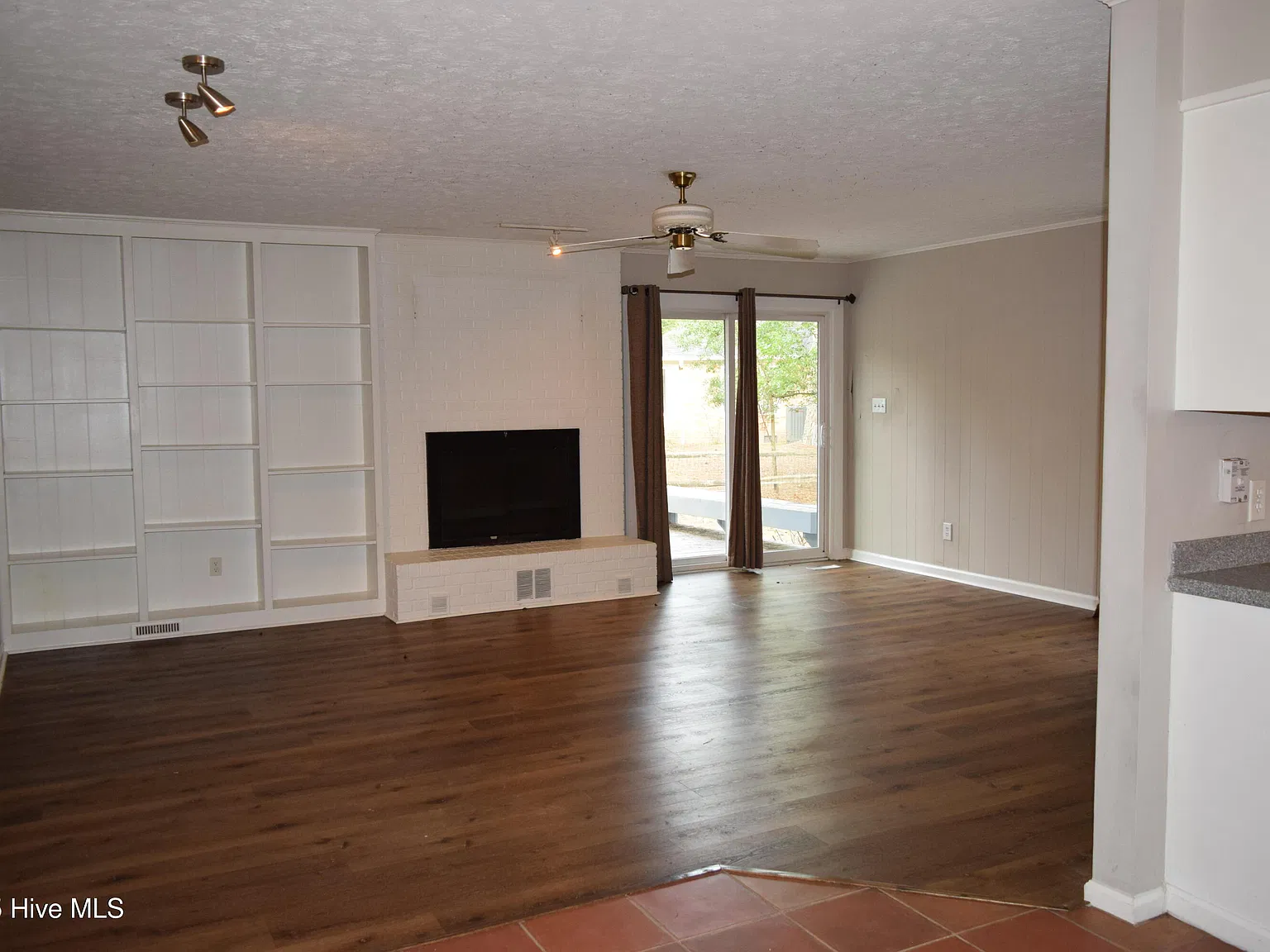 3 bed, 2.0 bath, $1,950 — Photo 4