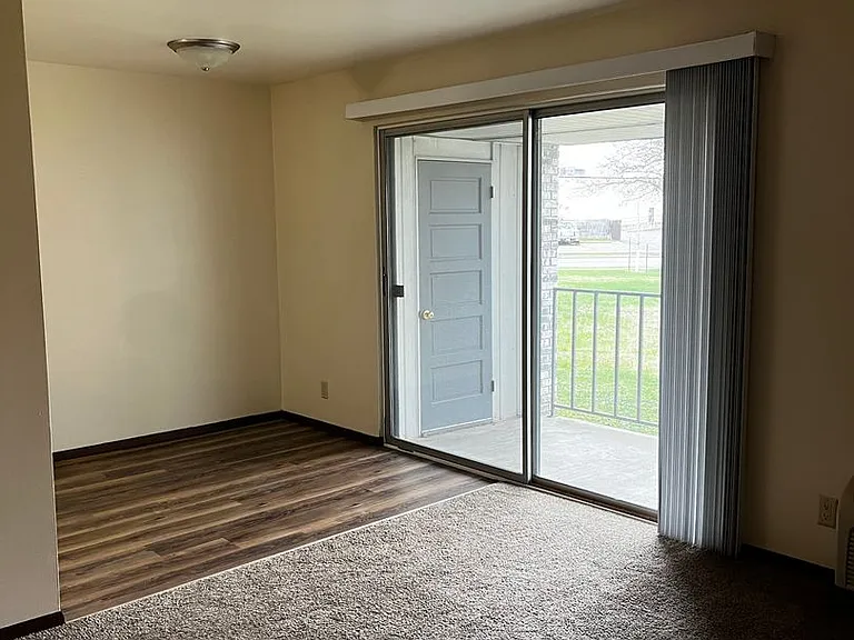 1025 W. MacArthur Avenue — Photo 5