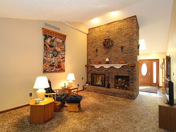 5th image of 447 Merrick Dr