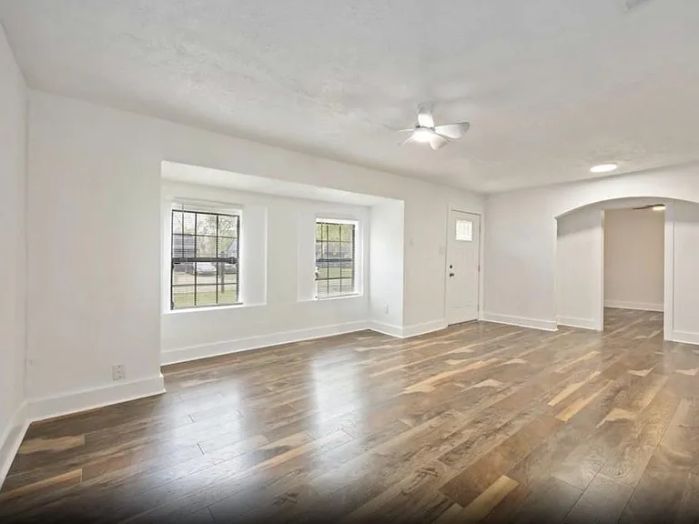 6043 Lyndhurst Dr — Photo 15