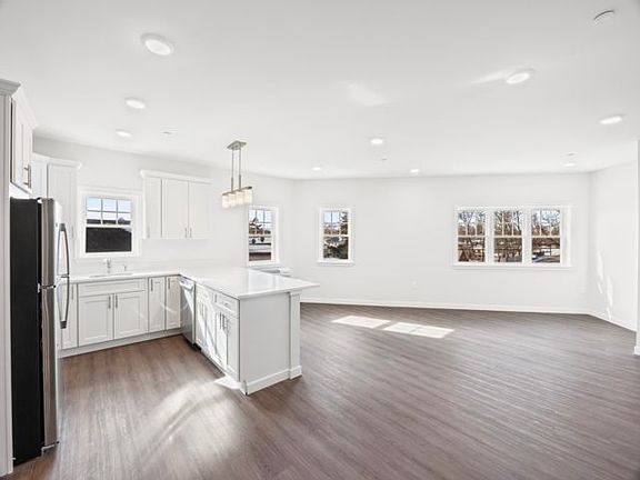 5th image of 227 4th Ave #207F