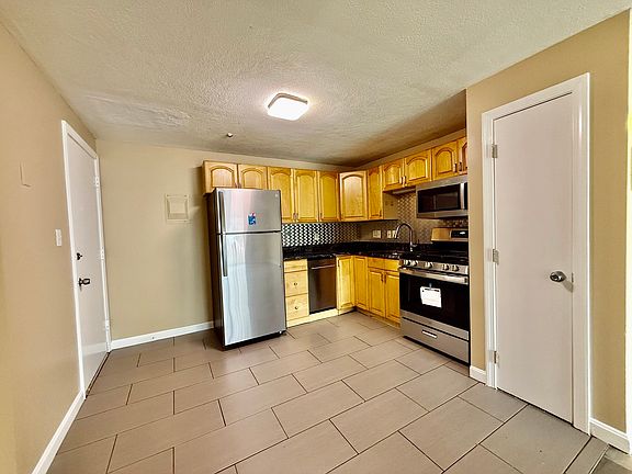 3rd image of 5 Kenmar Dr Unit 7