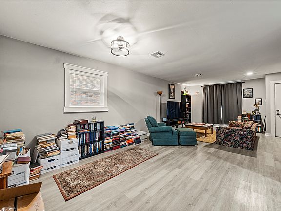 3rd image of 208-212 Queen Dr
