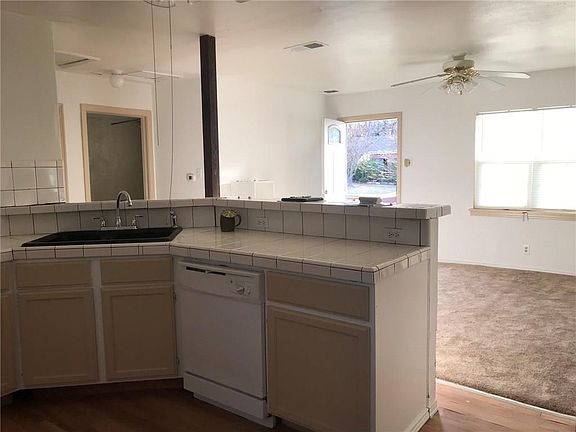 3rd image of 314 Charles Dr