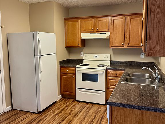 3rd image of 1602 Hallmark Hills Dr
